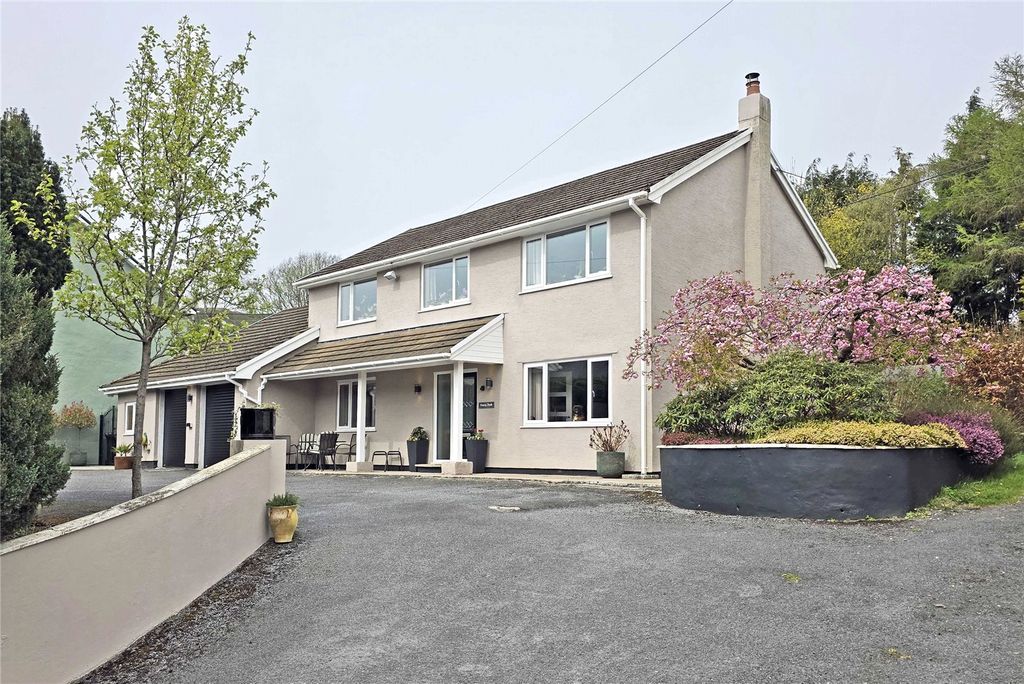 4 bed detached house for saleDolecoed Road, Llanwrytd Wells, Powys LD5