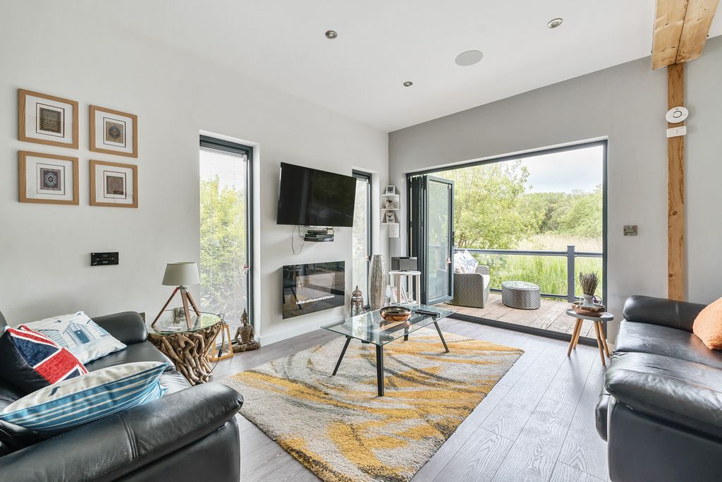 2 bed mobile/park home for salePar Beach, Par PL24 photo 5