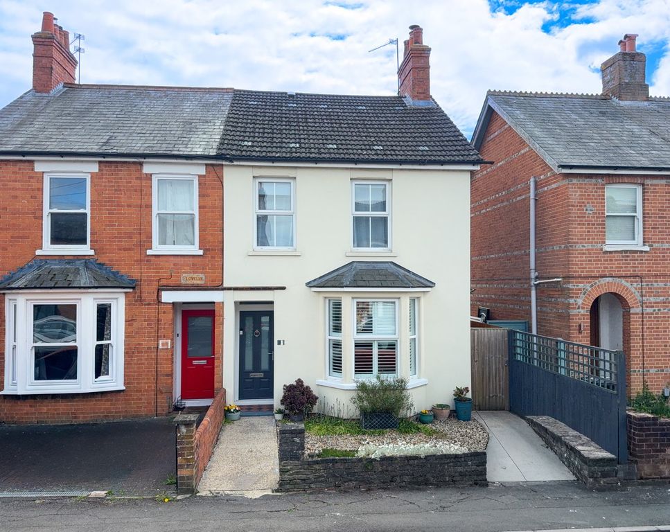 4 bed semi-detached house for saleYork Road, Newbury, West Berkshire RG14