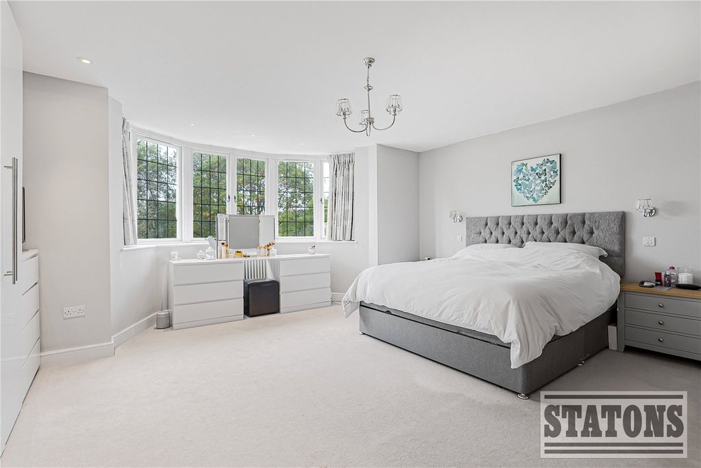 Additional image 13 of 4 bed detached house for saleThe Avenue, Potters Bar, Hertfordshire EN6