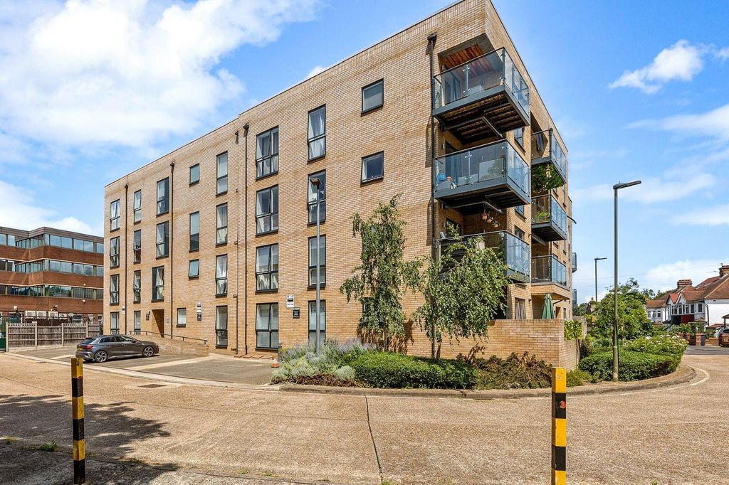 Additional image 16 of 2 bed flat for saleBruce Grove, Orpington BR6