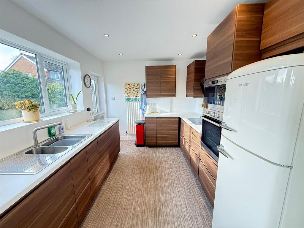 Additional image 4 of 2 bed semi-detached bungalow for saleLarch Avenue, Macclesfield SK11