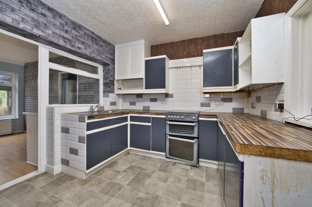 Additional image 7 of 3 bed semi-detached house for saleGeorge V Avenue, Margate, Kent CT9