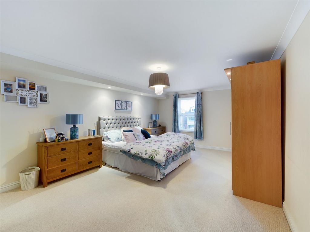 Additional image 10 of 3 bed flat for salePentire Avenue, Pentire, Newquay TR7