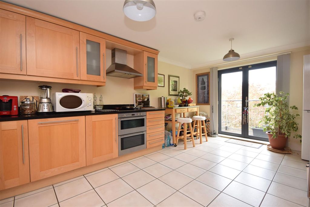 2 bed flat for saleCity Centre NR1 photo 4