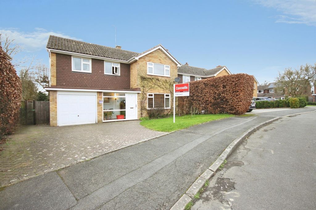 4 bed detached house for saleRisdale Close, Leamington Spa CV32