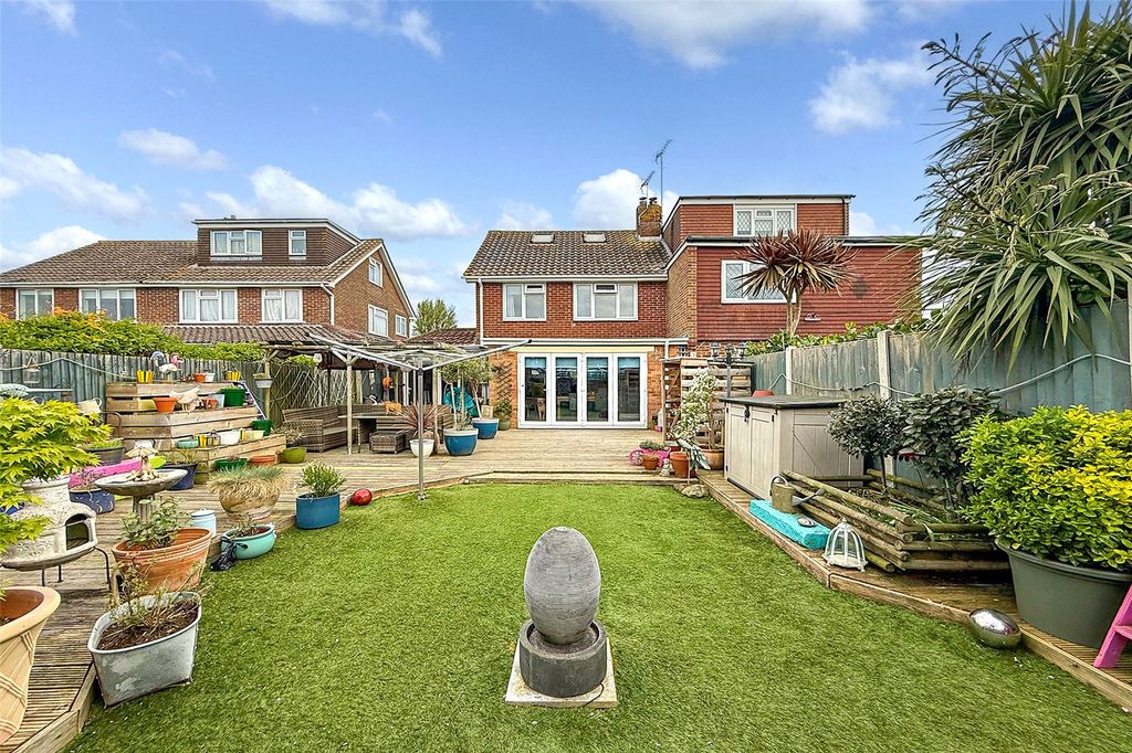 3 bed semi-detached house for saleAmberley Close, Littlehampton, West Sussex BN17