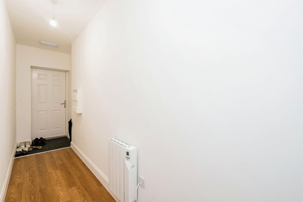 1 bed flat for saleLondon Road North, Lowestoft NR32 photo 3