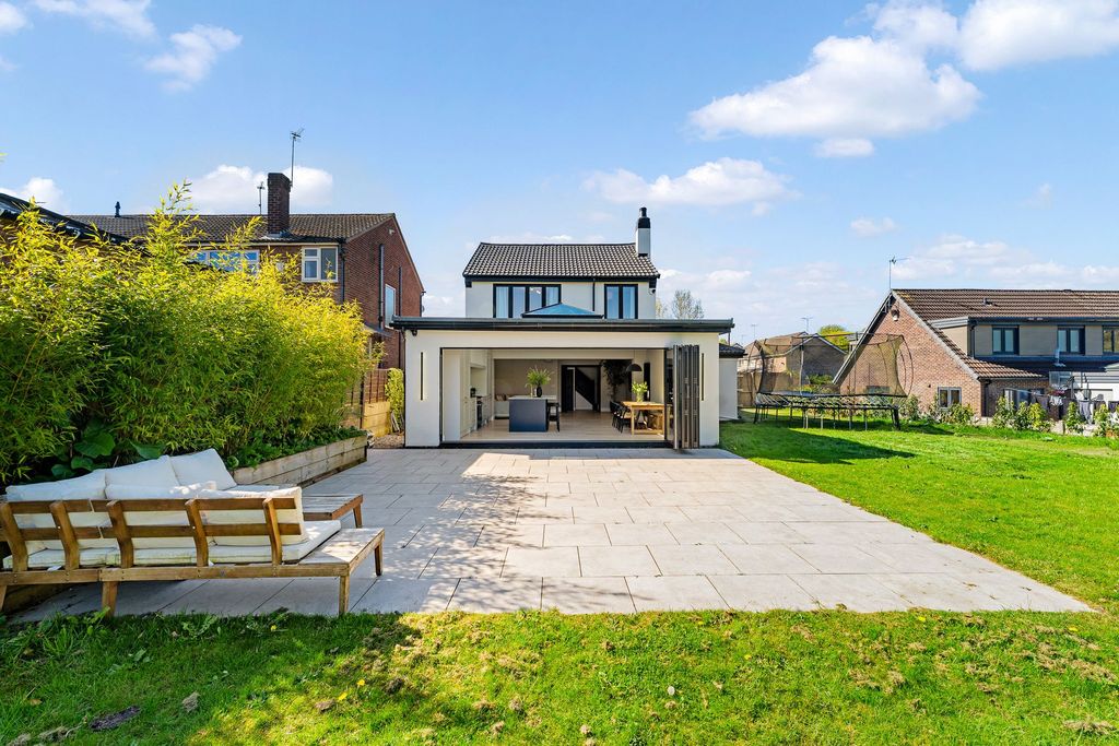 Additional image 28 of 4 bed property for saleChiltern Avenue, Macclesfield SK11