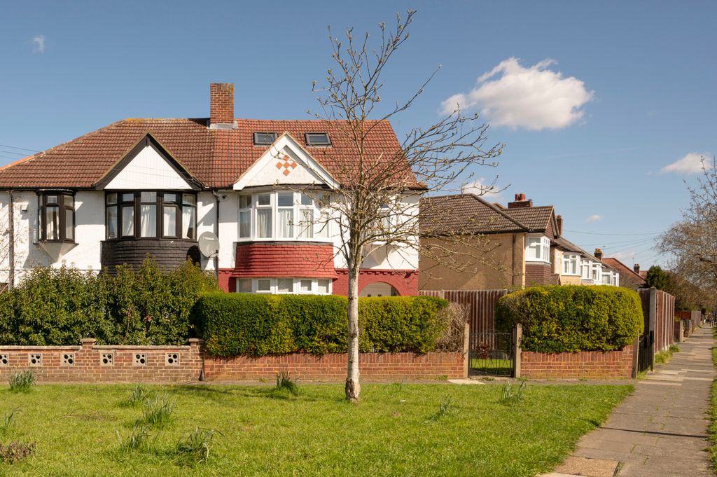 Additional image 24 of 4 bed semi-detached house for saleMonkleigh Road, Morden SM4
