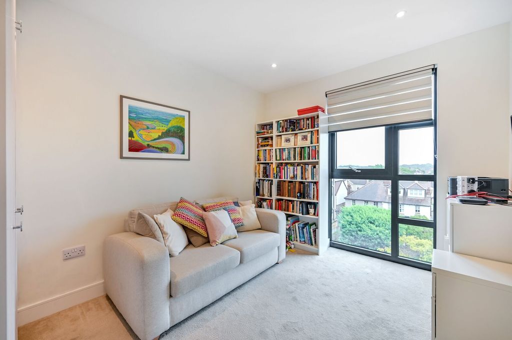 Additional image 8 of 3 bed flat for saleCoombe Road, New Malden KT3