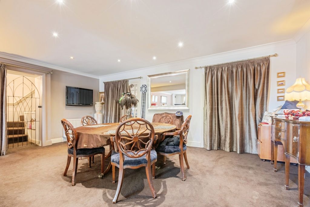 Additional image 4 of 5 bed detached house for saleThe Rise, Darras Hall, Ponteland, Northumberland NE20