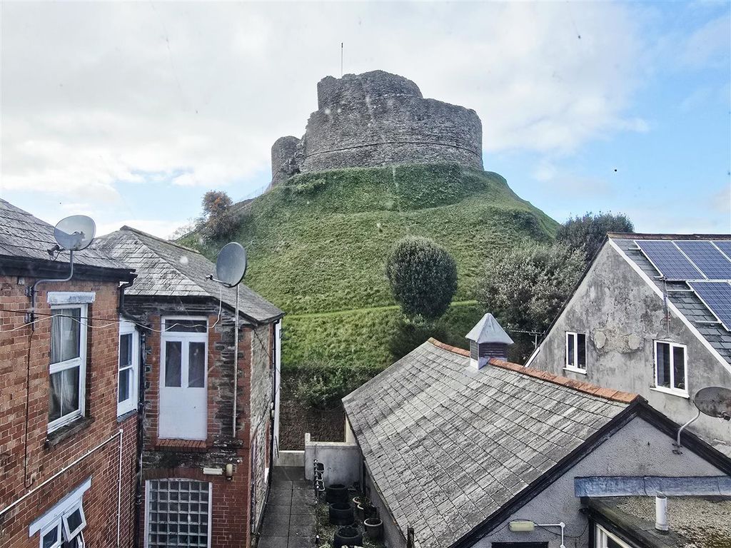1 bed flat for saleCastle Keep, Launceston PL15 photo 2