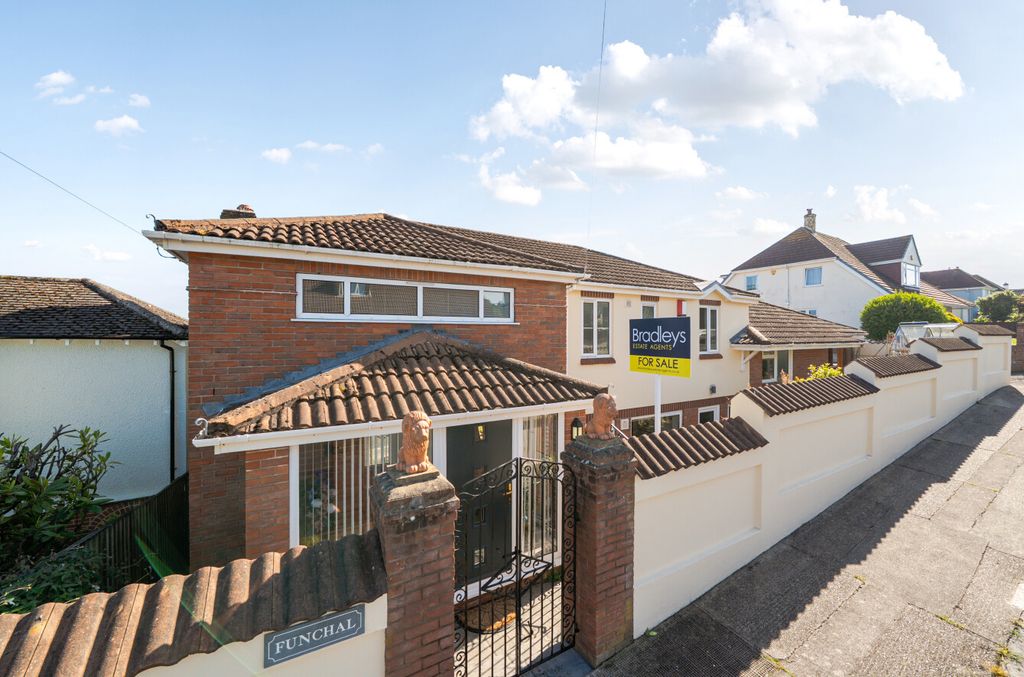 4 bed detached house for saleBarcombe Heights, Preston, Paignton, Devon TQ3