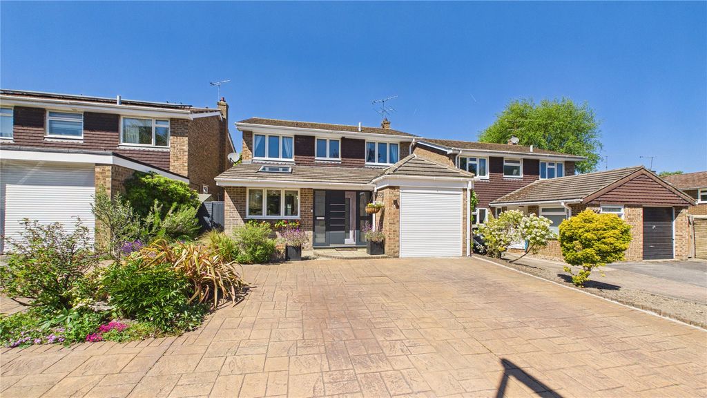 4 bed detached house for saleLightwater, Surrey GU18