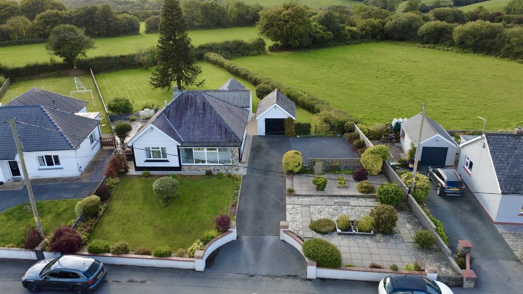 3 bed detached bungalow for saleTrelech, Carmarthen SA33