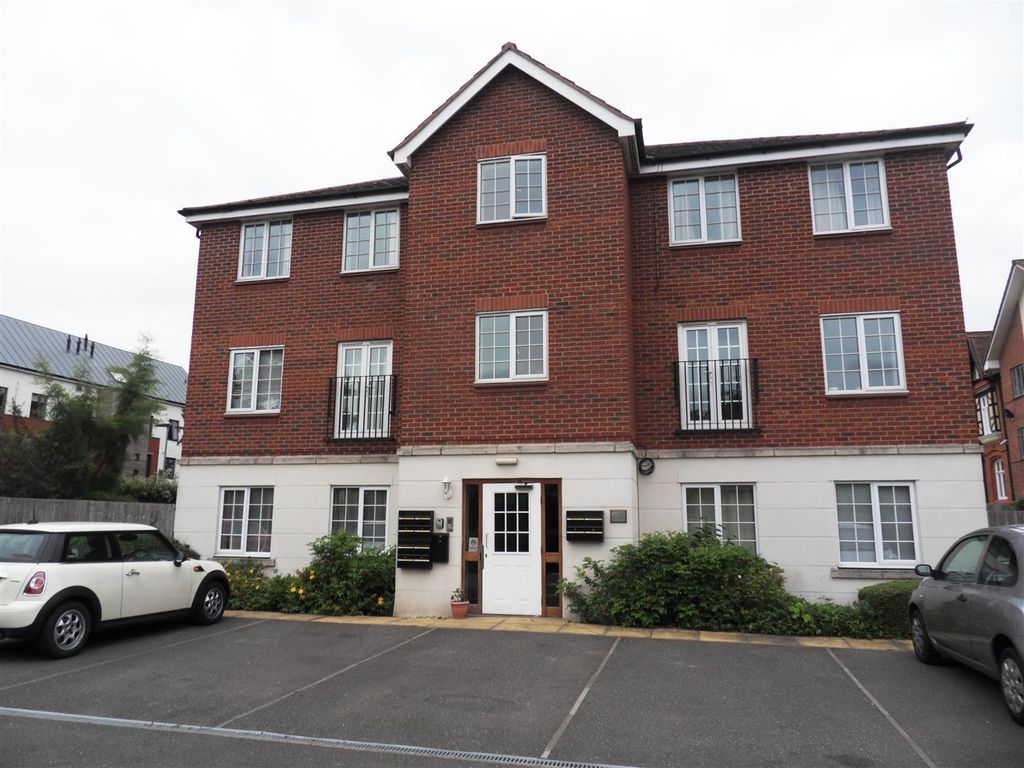 3 bed flat for saleCherry Croft, Kingfisher Way, Loughborough LE11