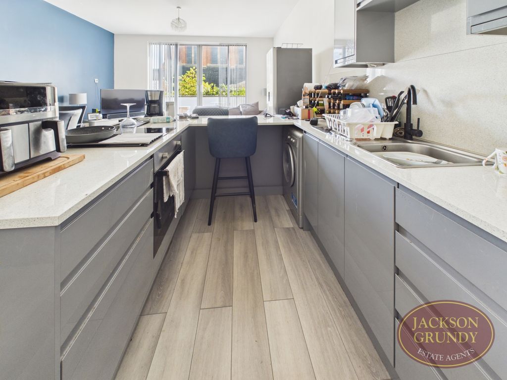 2 bed flat for saleDuke Street, The Mounts NN1 photo 5