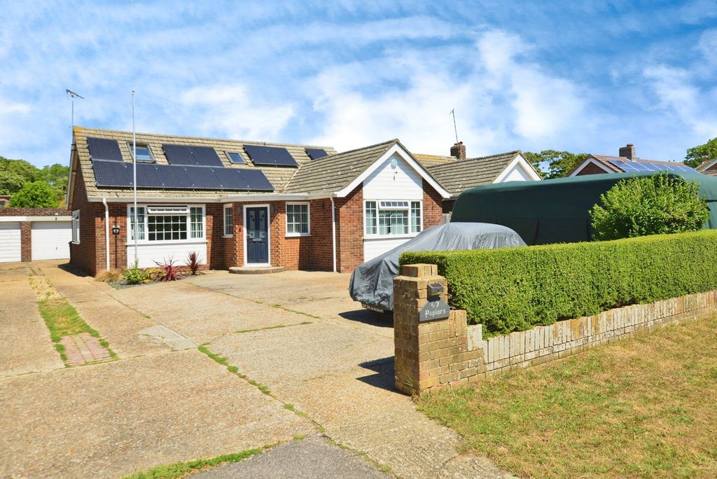 4 bed bungalow for saleBlenheim Road, Littlestone, New Romney, Kent TN28
