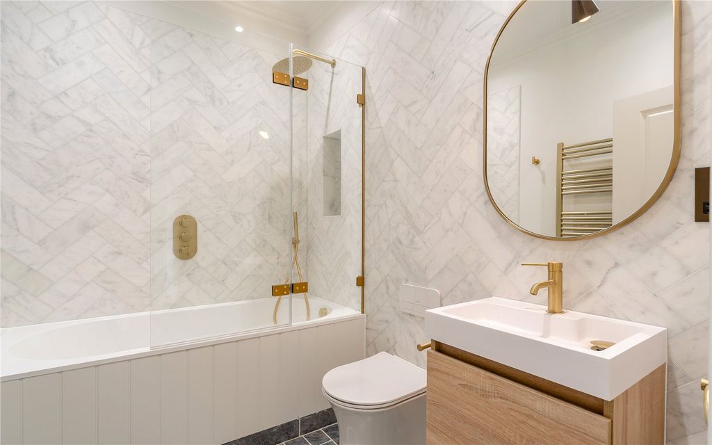 Additional image 7 of 2 bed flat for saleWesthorpe House, Marlow, Buckinghamshire SL7