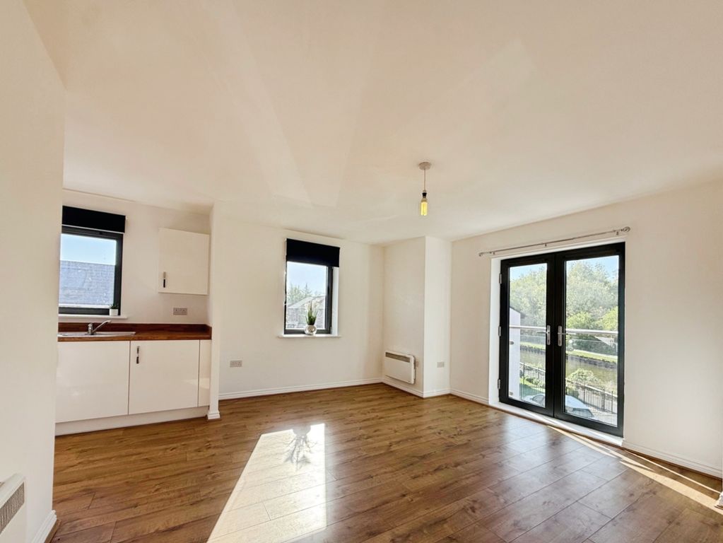 2 bed flat for salePearson Place, Leigh WN7 photo 3