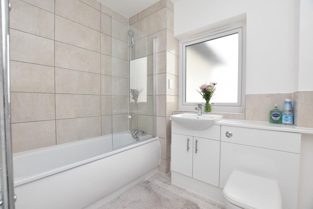 Additional image 16 of 2 bed flat for saleQueens Road, Littlestone TN28