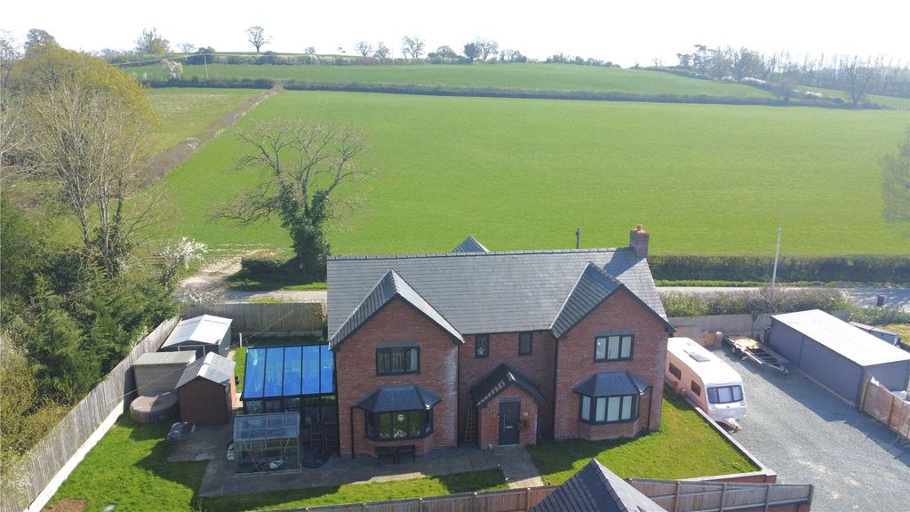 4 bed detached house for saleChurch Farm Close, Forden, Welshpool, Powys SY21
