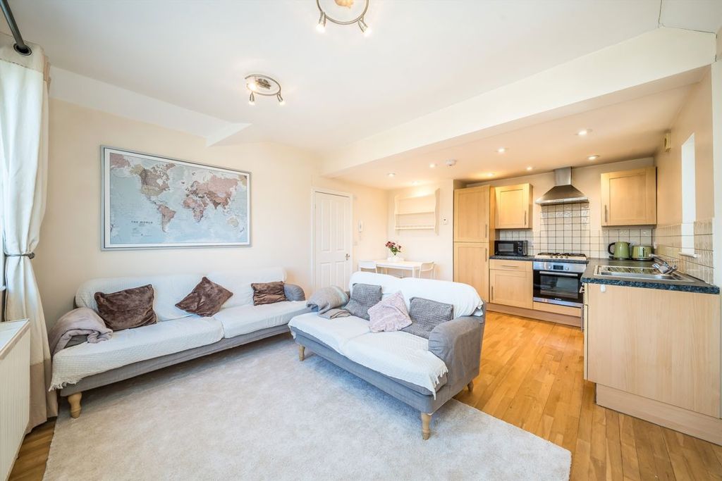 3 bed maisonette for saleAshbourne Road, Tooting CR4