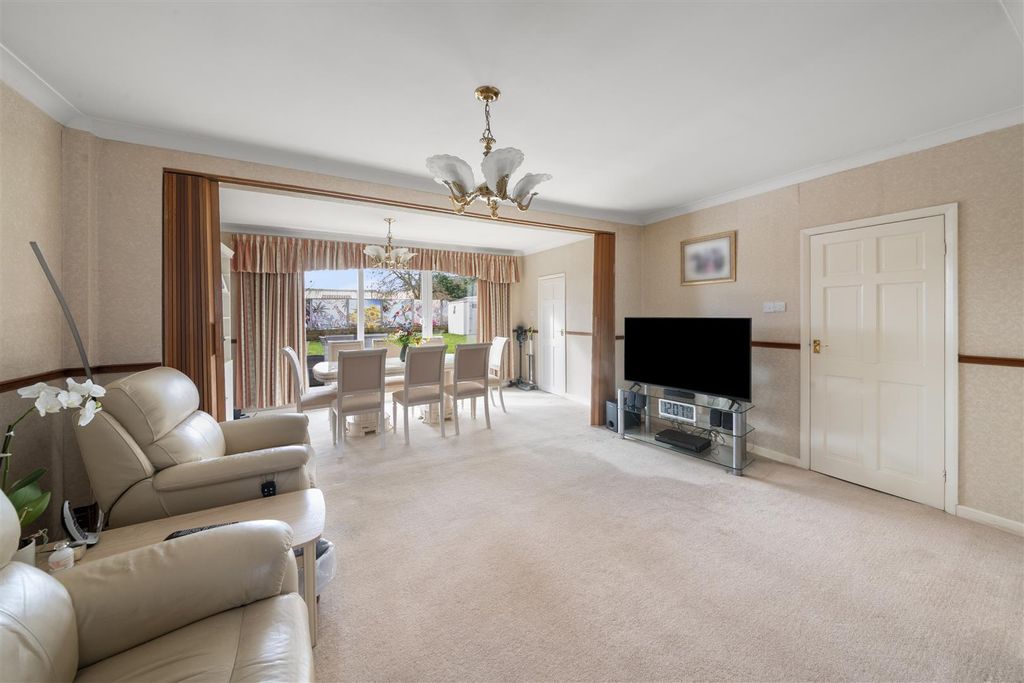 Additional image 4 of 5 bed detached house for saleDoncaster Drive, Northolt UB5