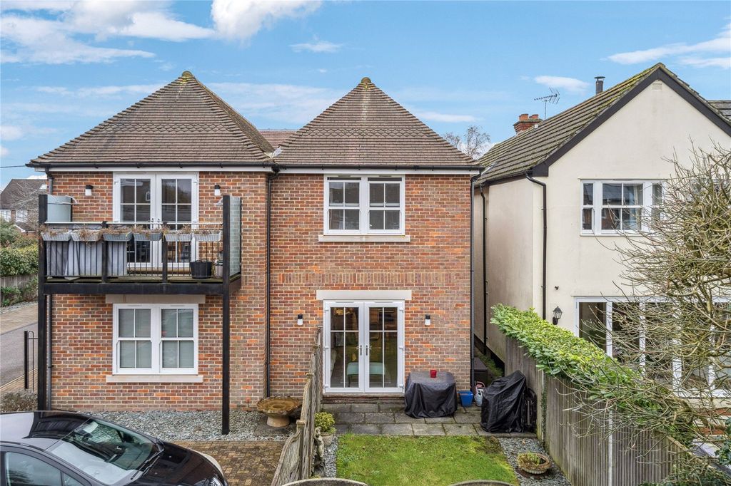 Additional image 13 of 2 bed flat for saleDedmere Road, Marlow, Buckinghamshire SL7