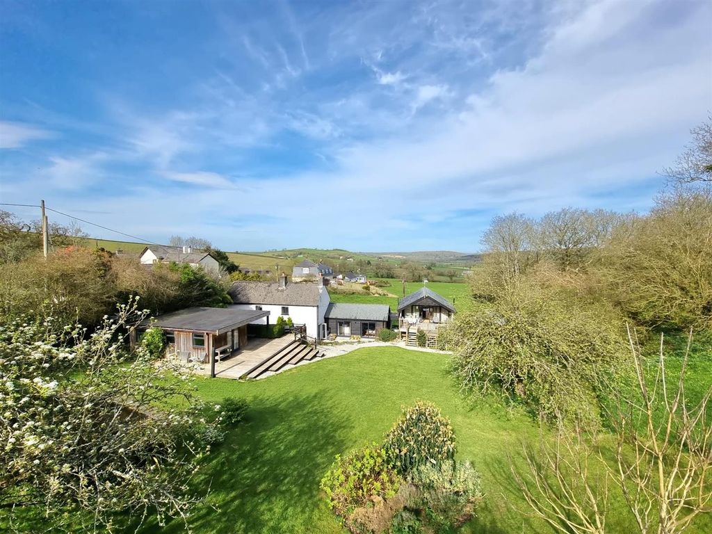 3 bed cottage for saleLawhitton, Launceston PL15