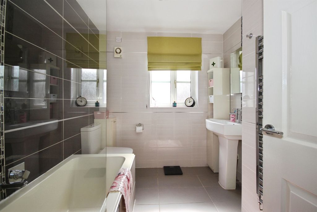 Additional image 14 of 5 bed detached house for saleMedley Grove, Whitnash, Leamington Spa CV31