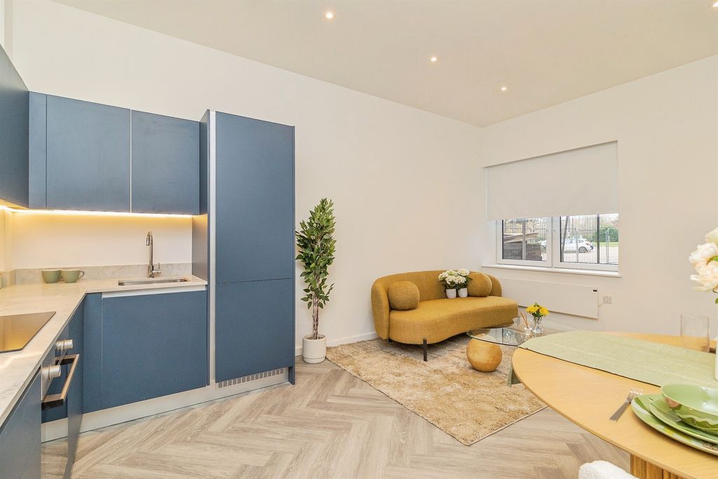 Additional image 8 of 2 bed flat for saleCaldecotte Lake Drive, Milton Keynes MK7