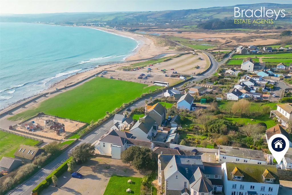1 bed flat for saleWest End, Marazion, Cornwall TR17 photo 2