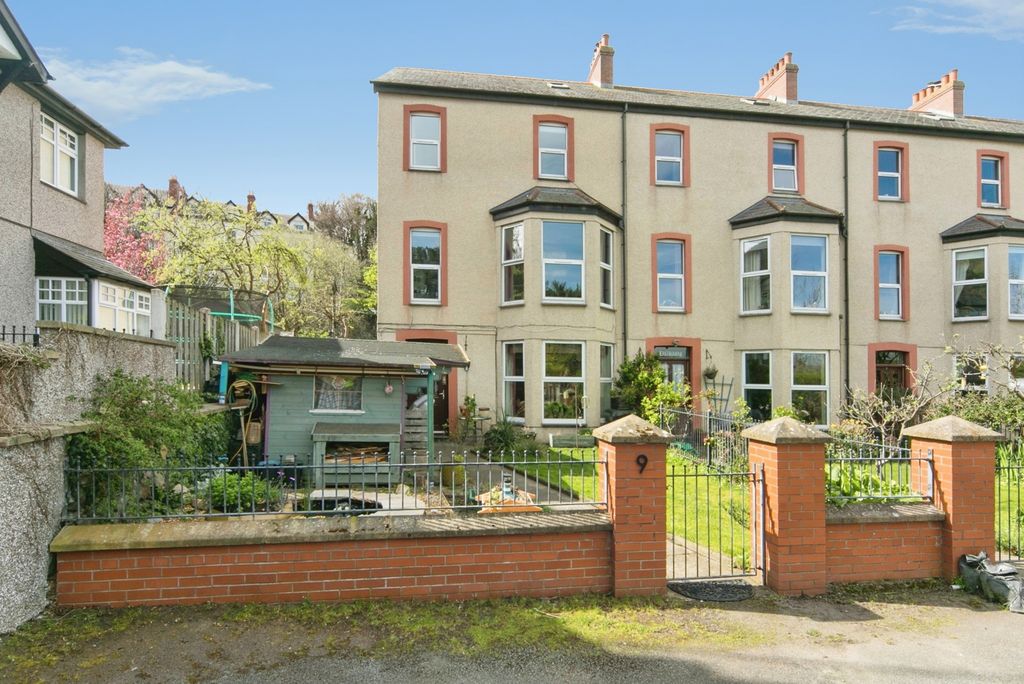 6 bed end terrace house for saleMarine Crescent, Penmaenmawr, Conwy LL34