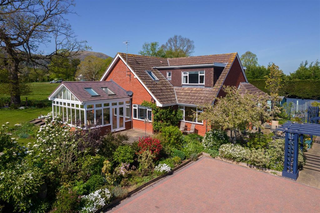 5 bed detached house for saleRhydd Close, Barnards Green, Malvern WR14