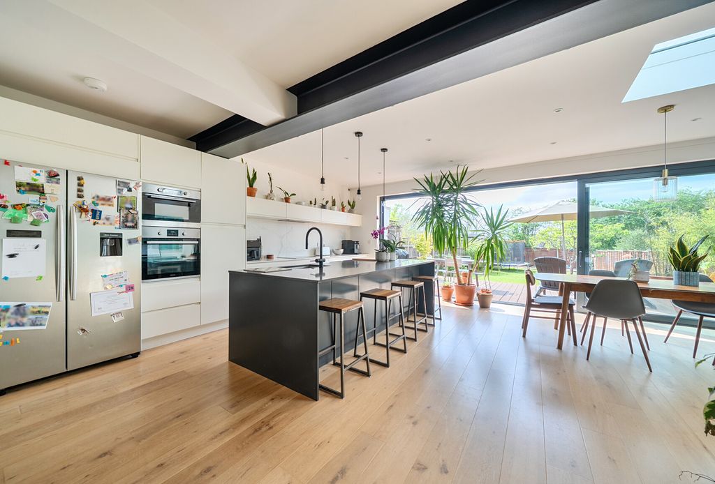 Additional image 5 of 3 bed semi-detached house for saleArundel Avenue, Morden SM4