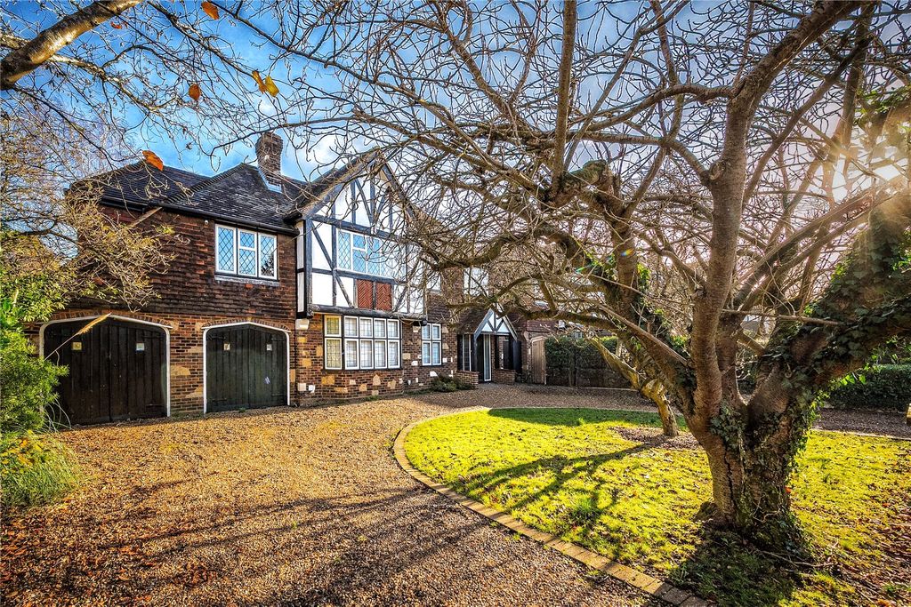 6 bed detached house for saleSutherland Avenue, Petts Wood, Orpington BR5