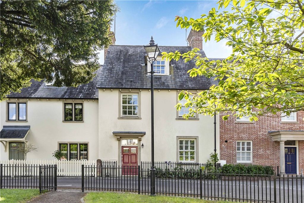 4 bed terraced house for salePhoenix Square, Pewsey, Wiltshire SN9