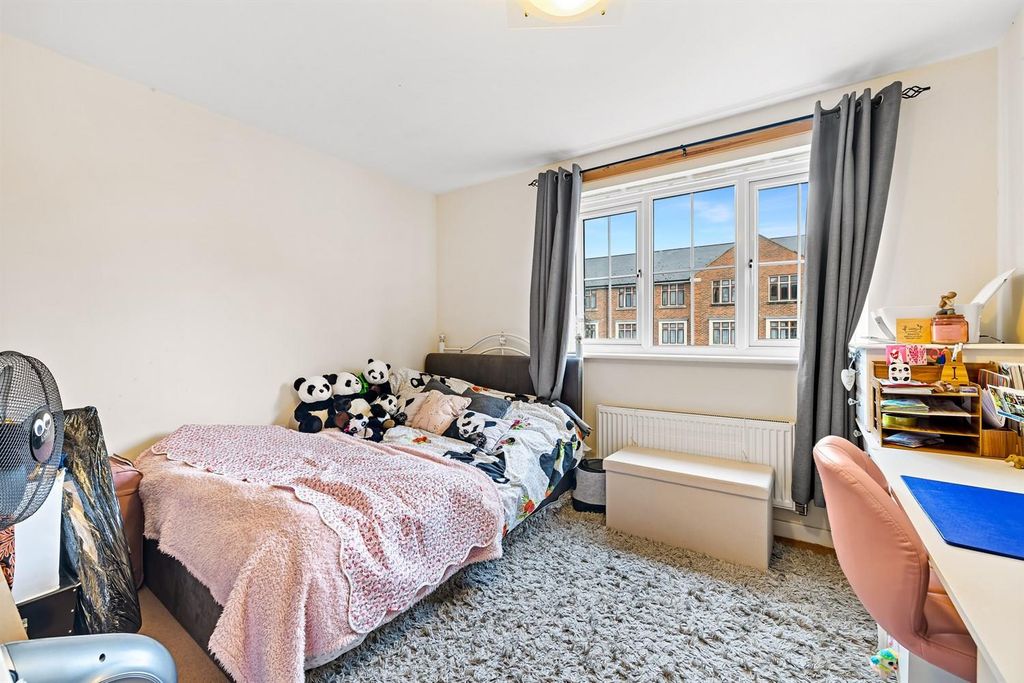 Additional image 6 of 2 bed flat for saleSpiro Close, Pulborough RH20