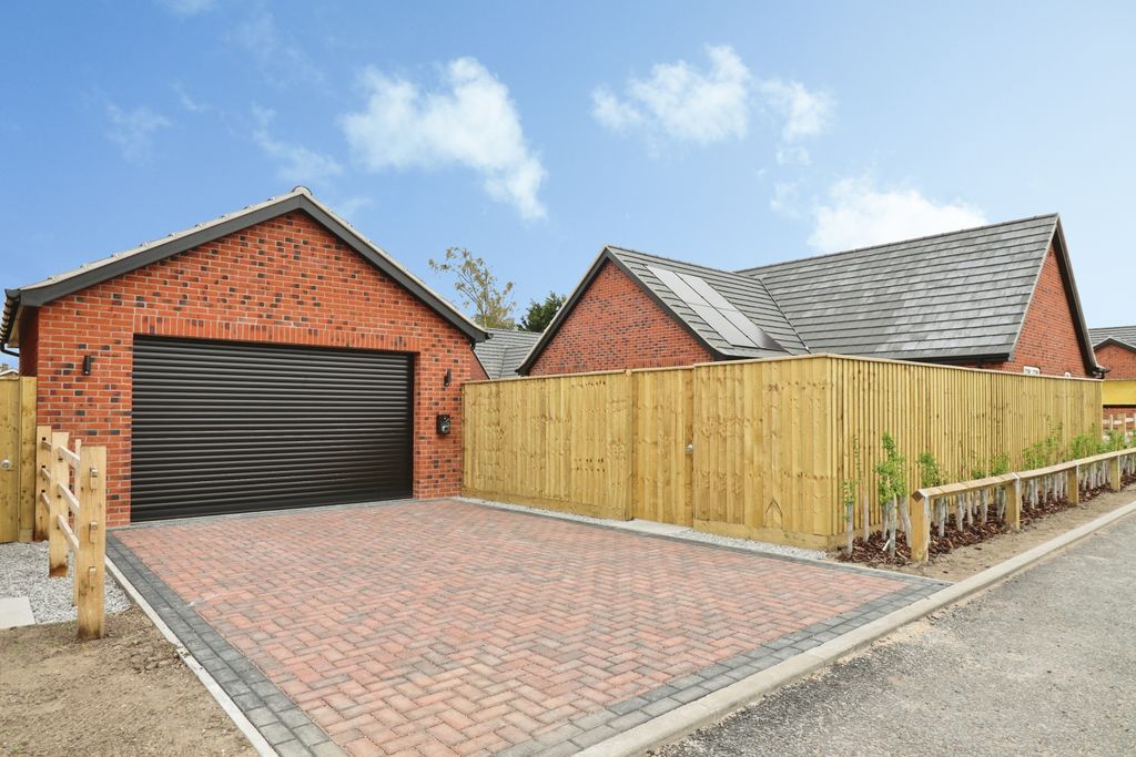 Additional image 11 of 3 bed detached bungalow for saleLegsby Court, Legsby Road, Market Rasen LN8