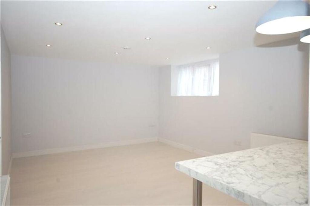 2 bed flat for saleParkhouse Road, Minehead TA24 photo 4