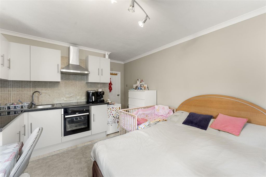Additional image 10 of 6 bed semi-detached house for saleRushdene Crescent, Northolt UB5