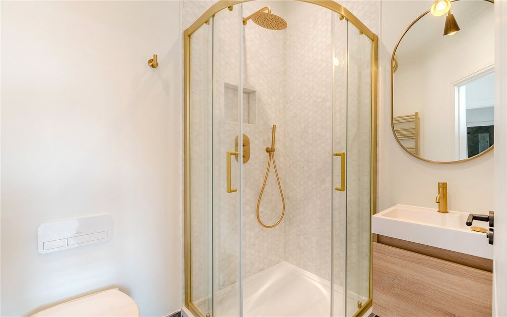 Additional image 9 of 2 bed flat for saleWesthorpe House, Marlow, Buckinghamshire SL7