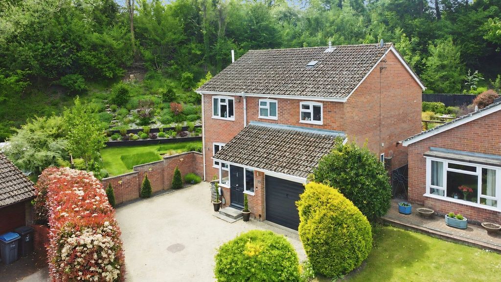 4 bed detached house for salePriorsfield, Marlborough SN8