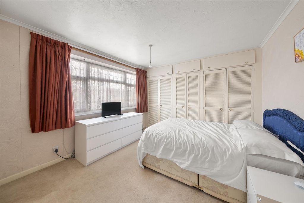 Additional image 15 of 5 bed detached house for saleDoncaster Drive, Northolt UB5