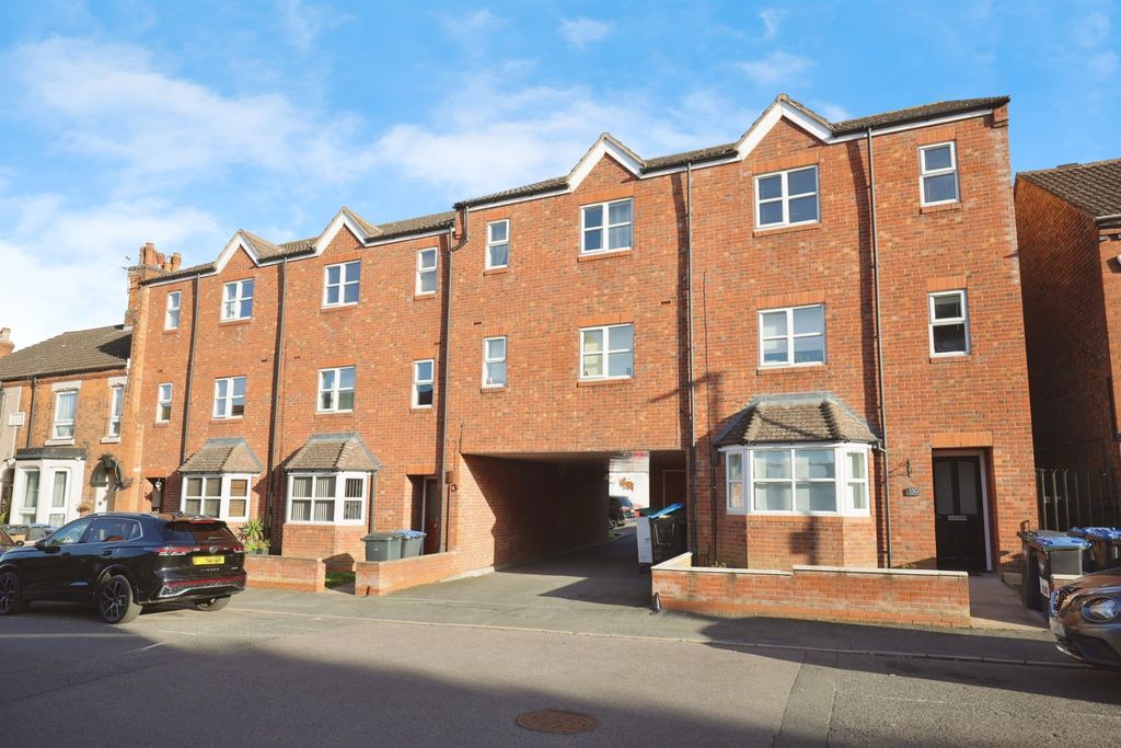 2 bed flat for saleCambridge Street, Rugby CV21