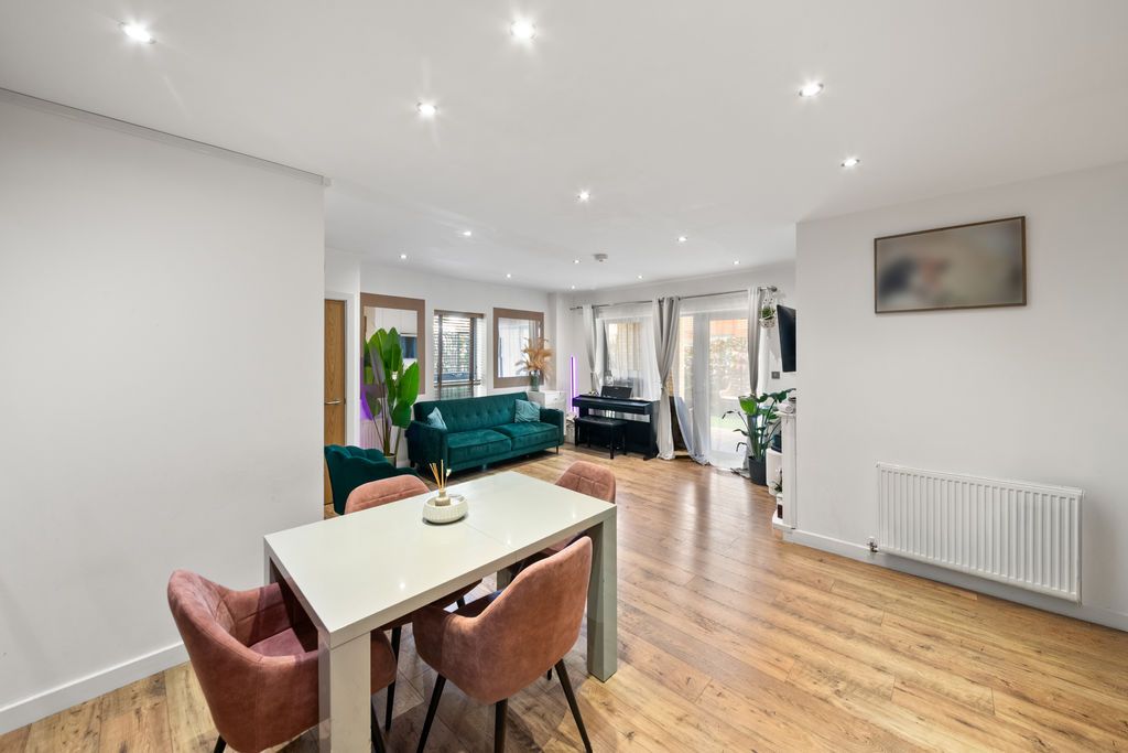 Additional image 11 of 2 bed flat for saleLarkspur Court, Rectory Park Avenue, Northolt UB5