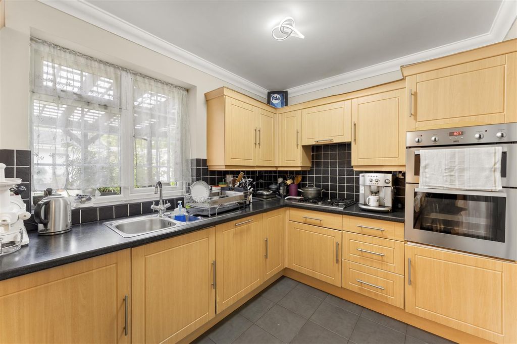 Additional image 5 of 6 bed semi-detached house for saleRushdene Crescent, Northolt UB5