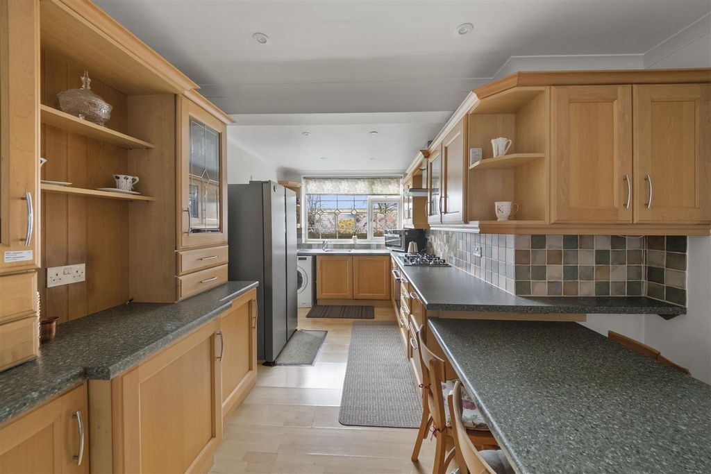 Additional image 9 of 5 bed detached house for saleDoncaster Drive, Northolt UB5